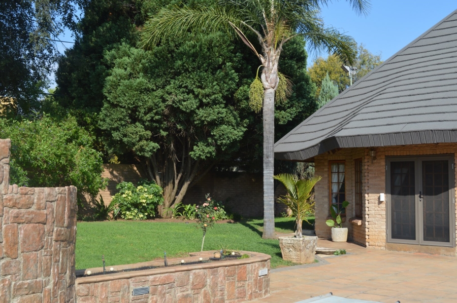 5 Bedroom Property for Sale in Wilkoppies North West